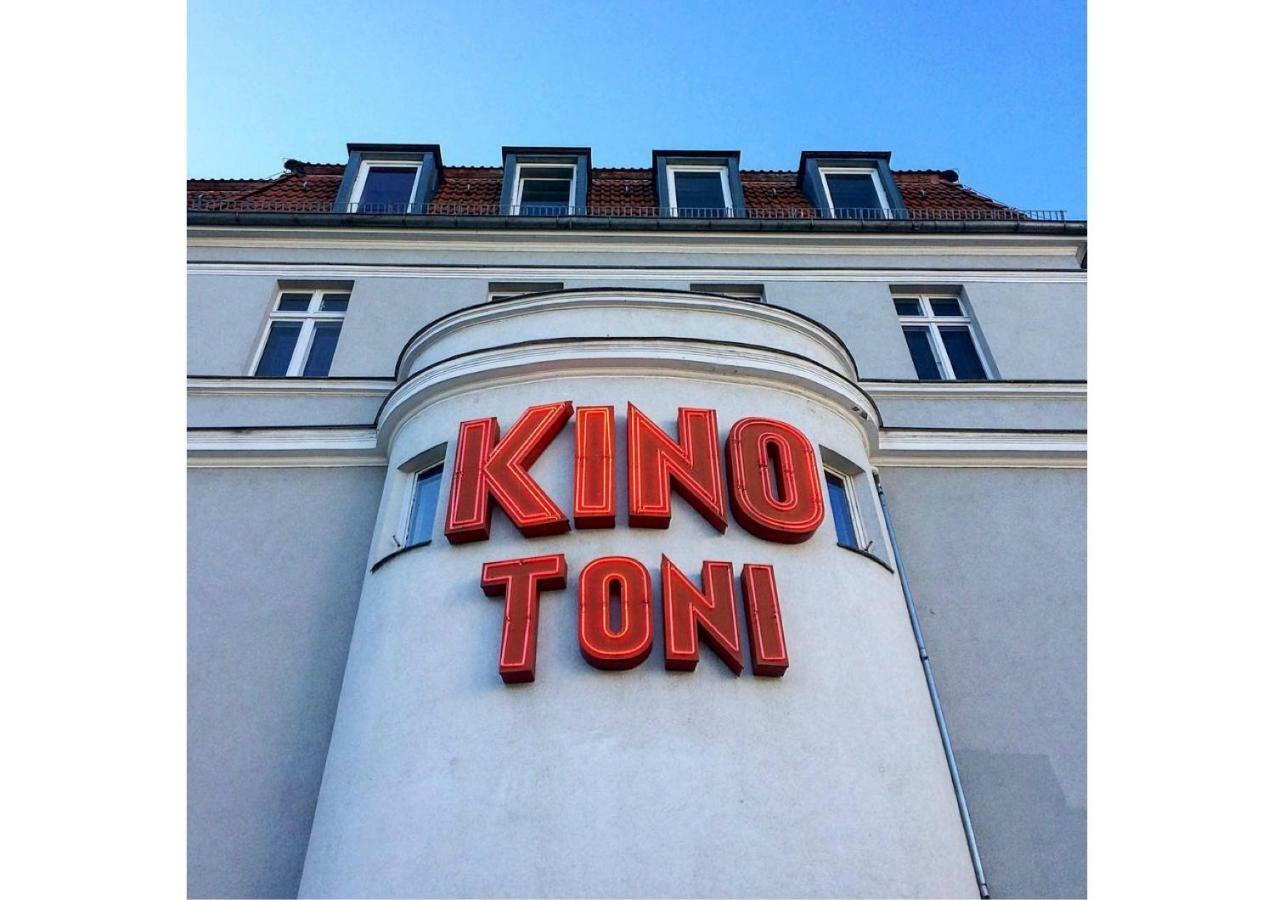 Appartement Ueber Dem Kino Toni Berlin Dış mekan fotoğraf